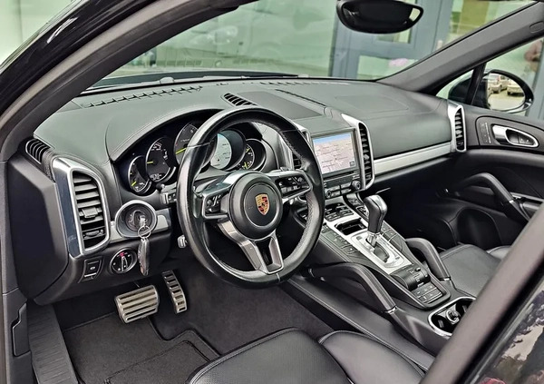 Porsche Cayenne cena 159900 przebieg: 130000, rok produkcji 2017 z Lubień Kujawski małe 781